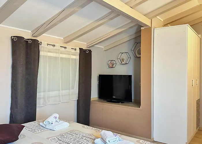 Matea Apartman Tisno